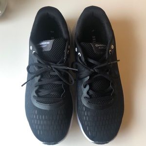 Womens Under Armour tennis shoes.